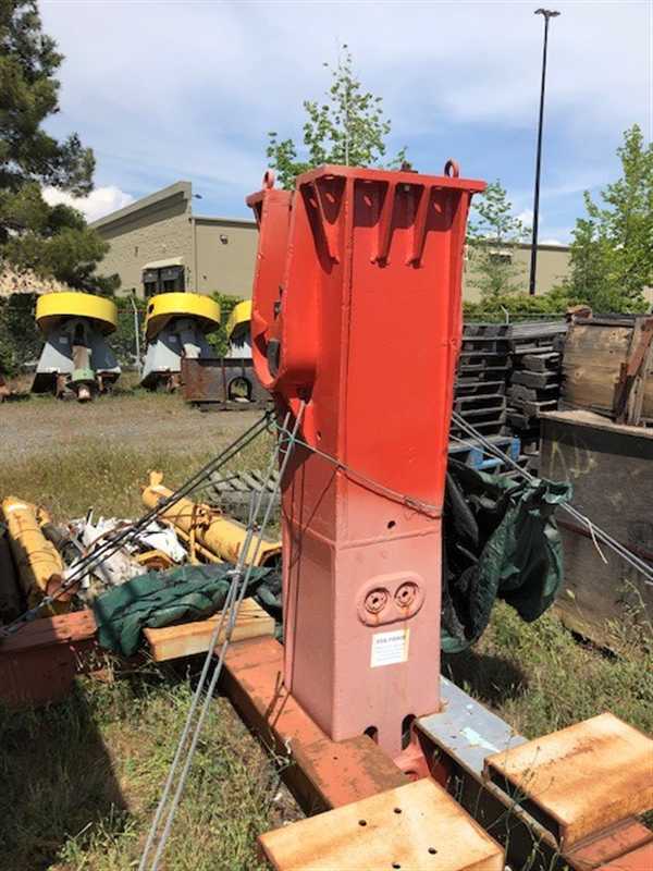 Sandvik 5000 Lb. Hydraulic Rock Breaker)